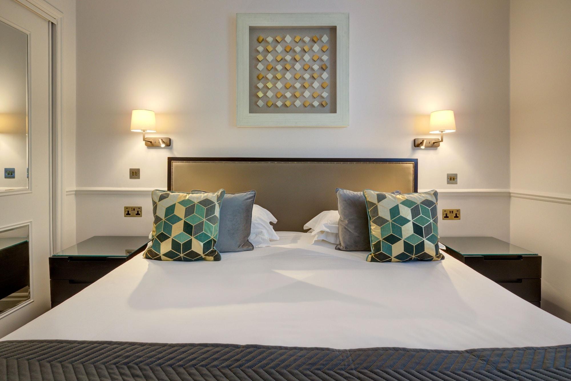 Collingham Serviced Aparthotel 4*