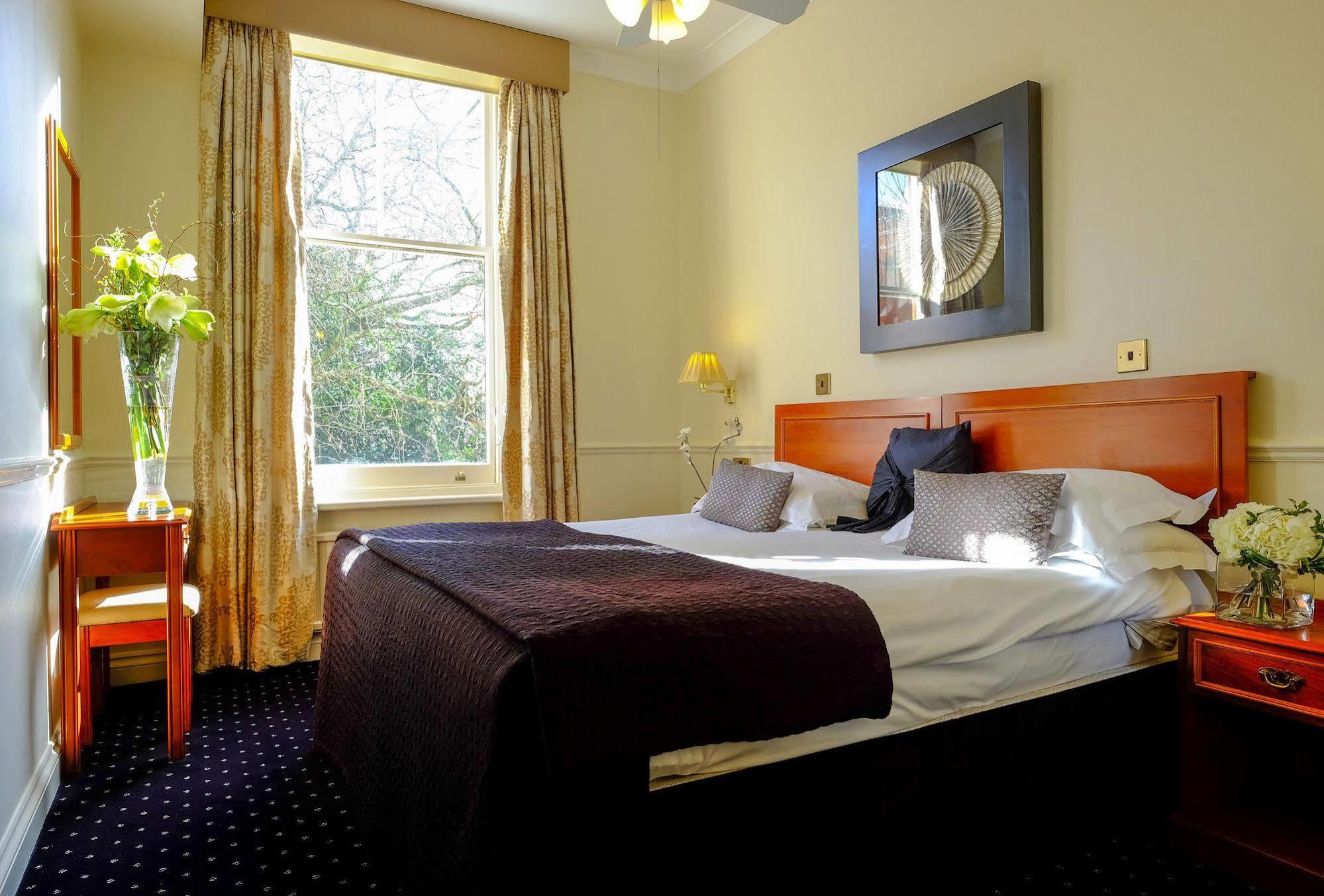 Collingham Con Servicio 4*